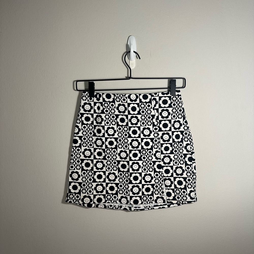 Art Class Black and White Floral Patterned Skirt